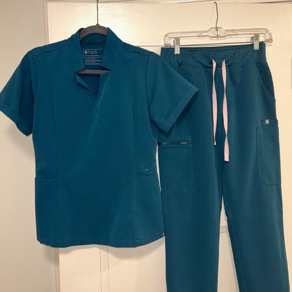 Figs Women's Teal and Pink Jogger Set - Picture 3 of 4